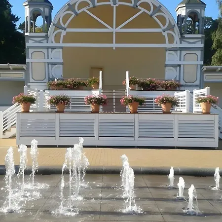 Duenenhaus Schwimmbadnutzung Goehren (Ruegen)